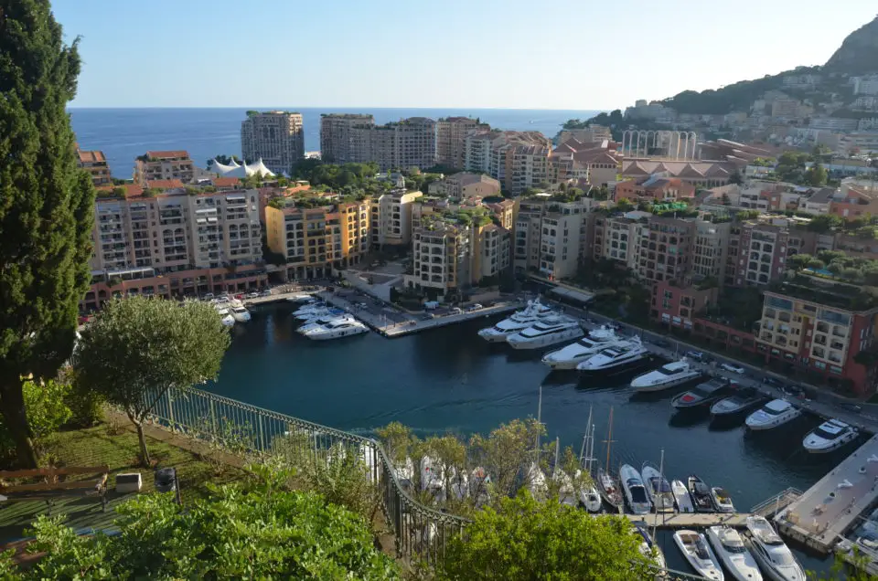 Zu den Monaco Tipps gehört auch ein Spaziergang nach Fontvieille mit seinem Yachthafen.