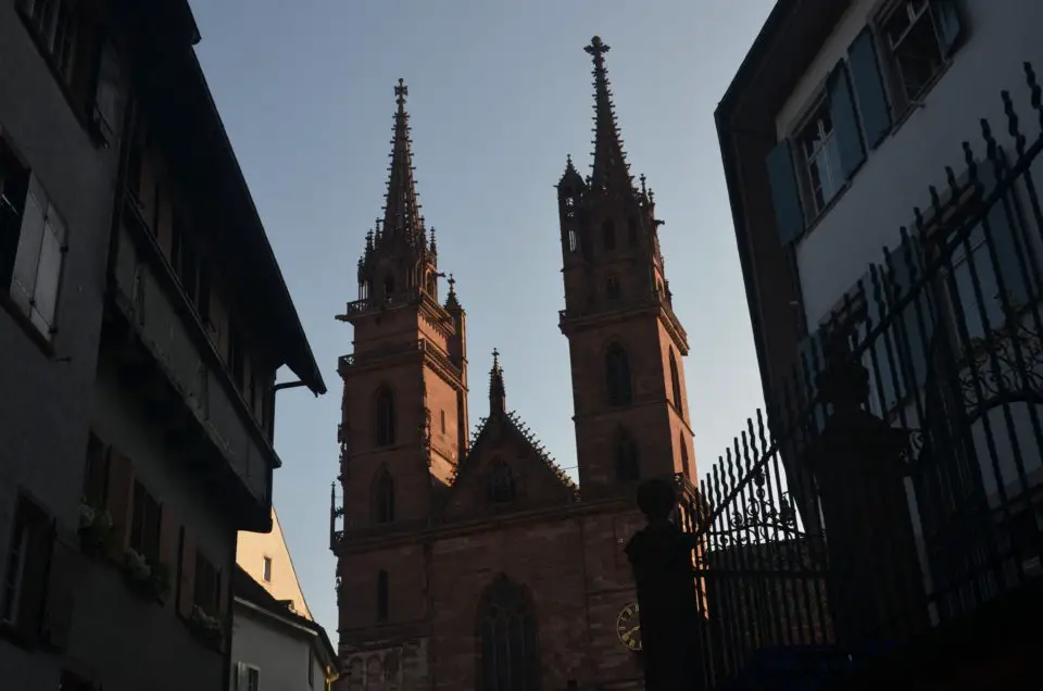 Bei deinem Basel Sehenswürdigkeiten Rundgang ist das Münster natürlich eine der Pflichtstationen.