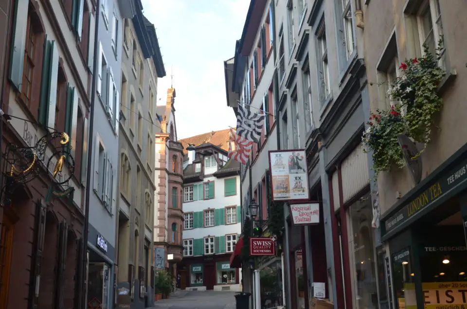 Im Basel Sehenswürdigkeiten Rundgang solltest du unbedingt auch den Spalenberg mit seinen schönen Geschäften ansteuern.