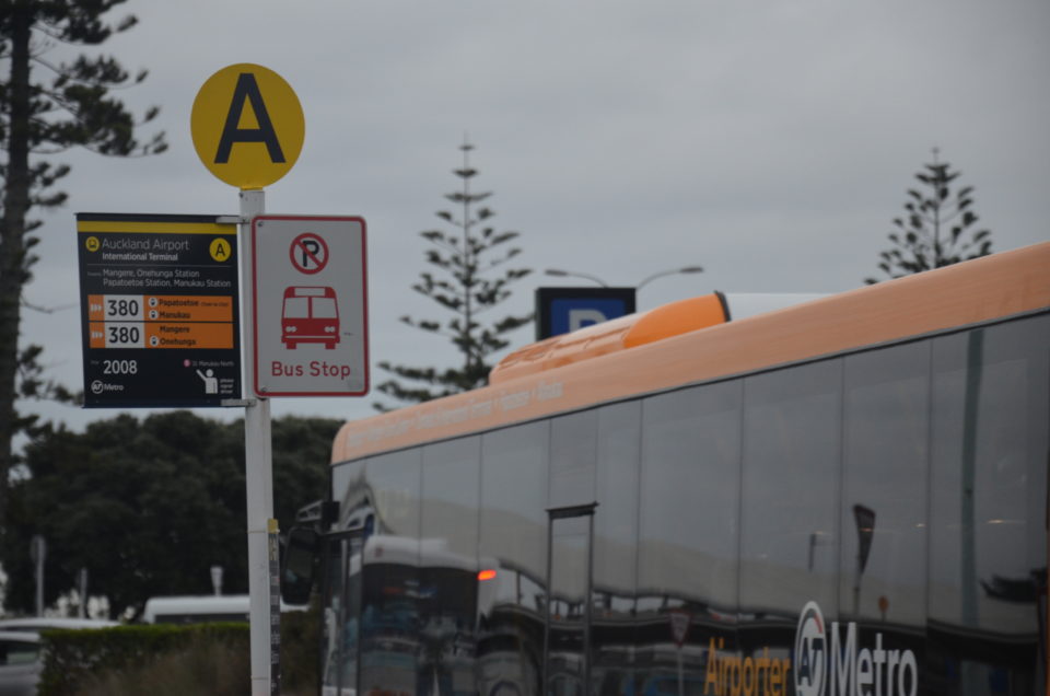 Bei meinen Auckland Reisetipps beschreibe ich dir, wie du mit öffentlichen Verkehrsmitteln in die Stadt gelangst. 2. Station: Haltestelle Airporter 380 Bus.