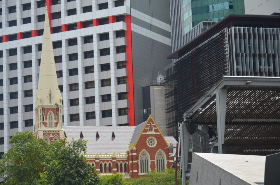 Ebenfalls eine der Brisbane Sehenswürdigkeiten ist die Albert Street Uniting Church am King George Square.