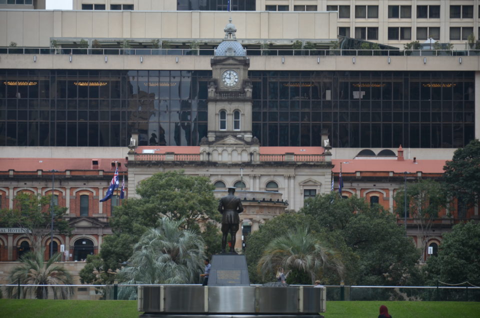 Zu den Brisbane Sehenswürdigkeiten zählt natürlich auch der Anzac War Memorial Square im CBD.