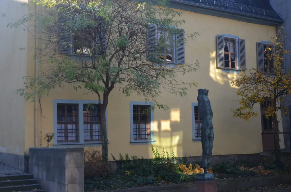 Bei einem Weimar Stadtrundgang ist das Schillerhaus eine der wichtigsten Adressen.