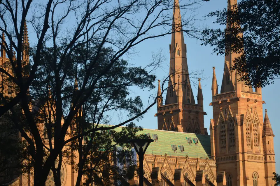 Sydney Tipps zu den besten Sehenswürdigkeiten wären unvollständig ohne einen Hinweis auf die St Mary's Cathedral.