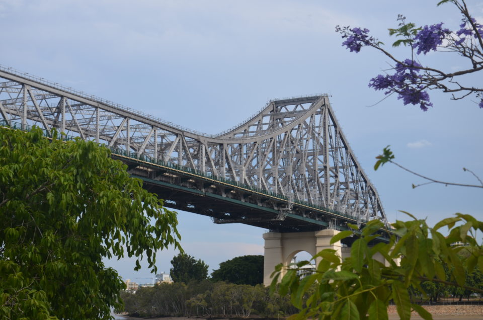 Zu den bekanntesten Brisbane Sehenswürdigkeiten zählt natürlich die Story Bridge als eines der Wahrzeichen der Stadt.