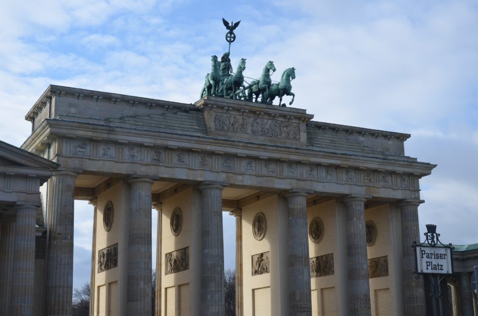 Die bekannteste der Berlin Sehenswürdigkeiten dürfte das Brandenburger Tor sein.
