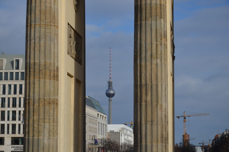 Meine Berlin Sehenswürdigkeiten Route wird dich sowohl am Brandenburger Tor als auch am Fernsehturm vorbeiführen.