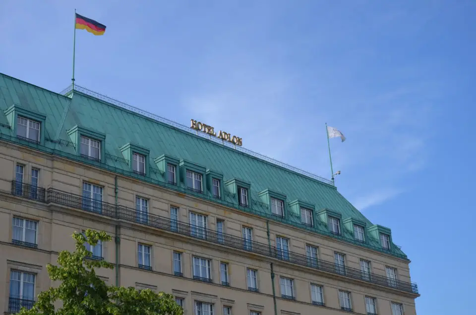 Zu meinen Berlin Tipps gehören auch Hinweise zu guten und günstigen Unterkünften rund ums berühmte Hotel Adlon.