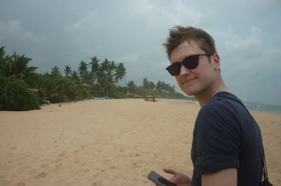 Ich am Strand von Tangalle an der Südküste von Sri Lanka