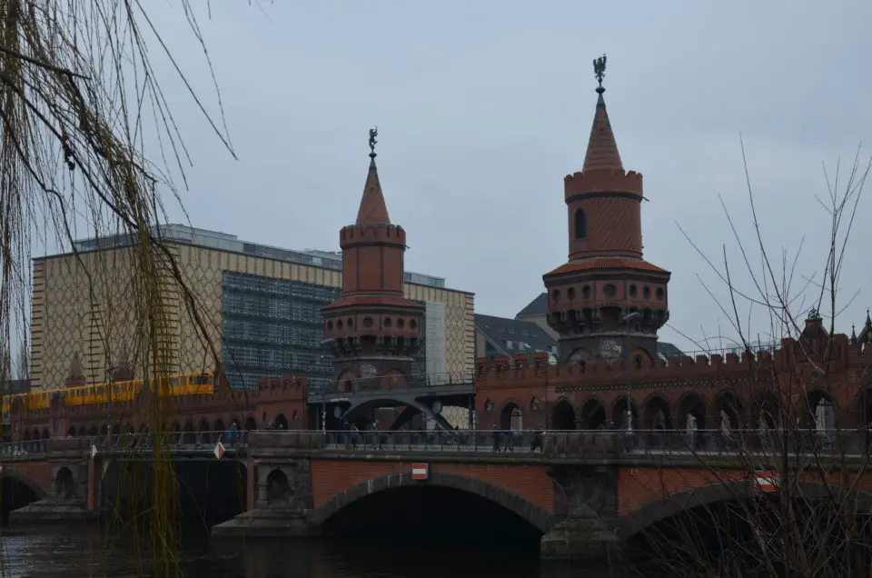 Zu den Berlin Sehenswürdigkeiten zählt für mich auch die Oberbaumbrücke.
