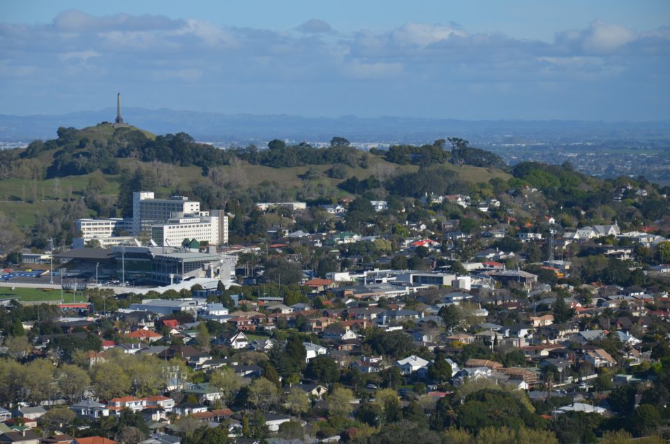 Zu den Auckland Sehenswürdigkeiten zählt natürlich auch der One Tree Hill.