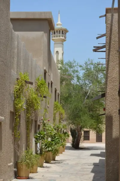 Bei einem Dubai Stopover würde ich auch einen Blick in die Al Bastakiyya Historical Neighborhood werfen.