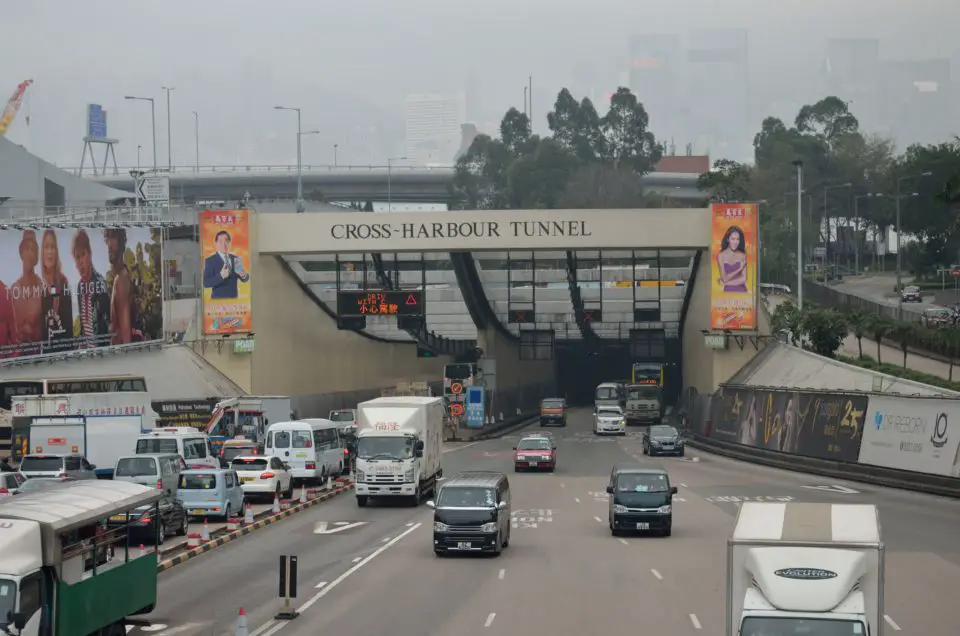 In meinen Hong Kong Reisetipps gebe ich dir auch Hinweise zum Nahverkehr, damit du nicht selber durch den Cross Harbour Tunnel fahren musst.