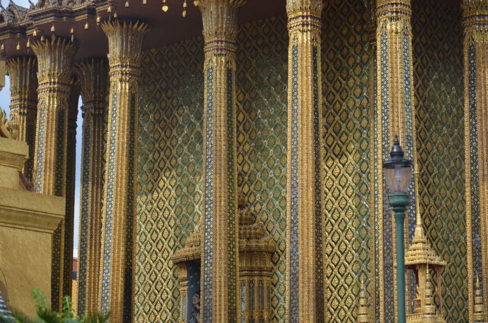 Zu den Bangkok Reisetipps gehört der dezente Hinweis, dass du dir den Königspalast nicht entgehen lassen solltest.
