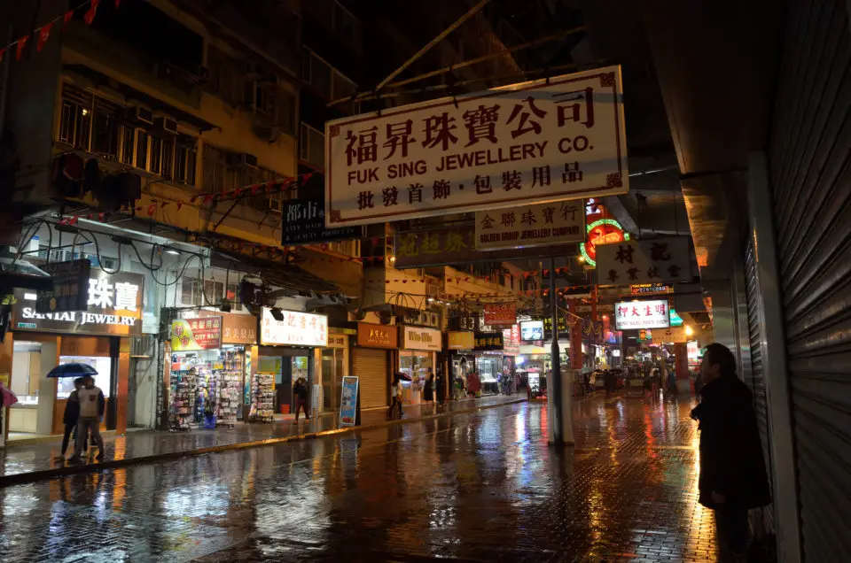 Bei meinen Hongkong Reisetipps muss ich nicht zuletzt wegen des Monsuns auf die beste Reisezeit eingehen.