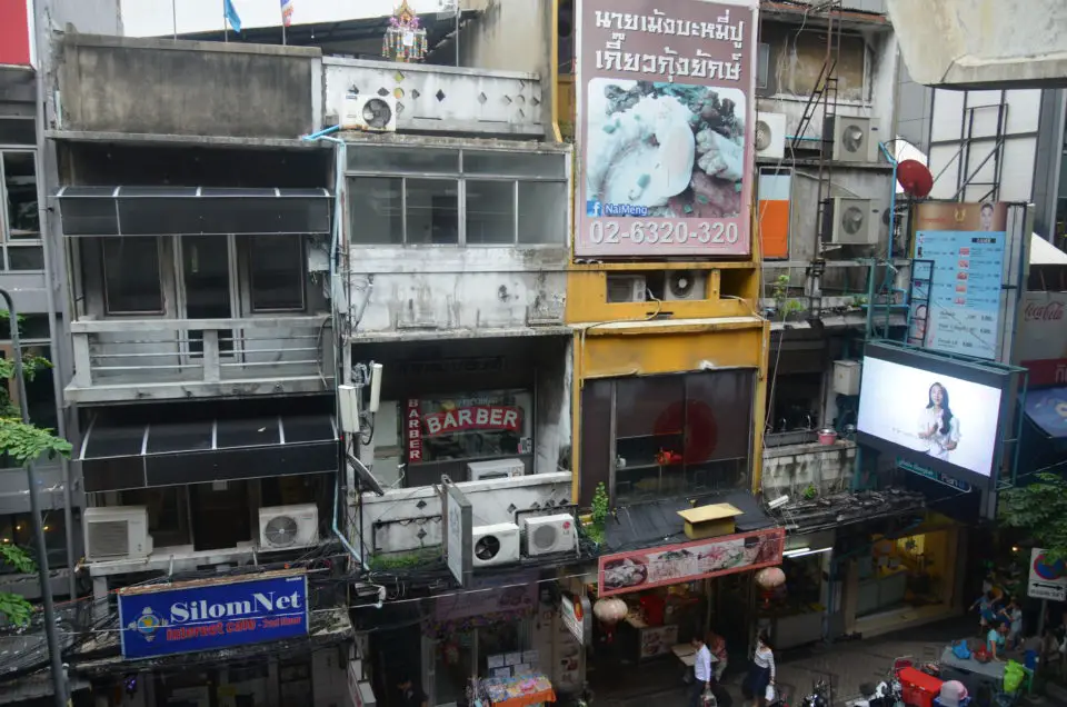 In meinen Bangkok Reisetipps gehe ich auch auf gute Gegenden für Unterkünfte ein zu denen auch Silom gehört.