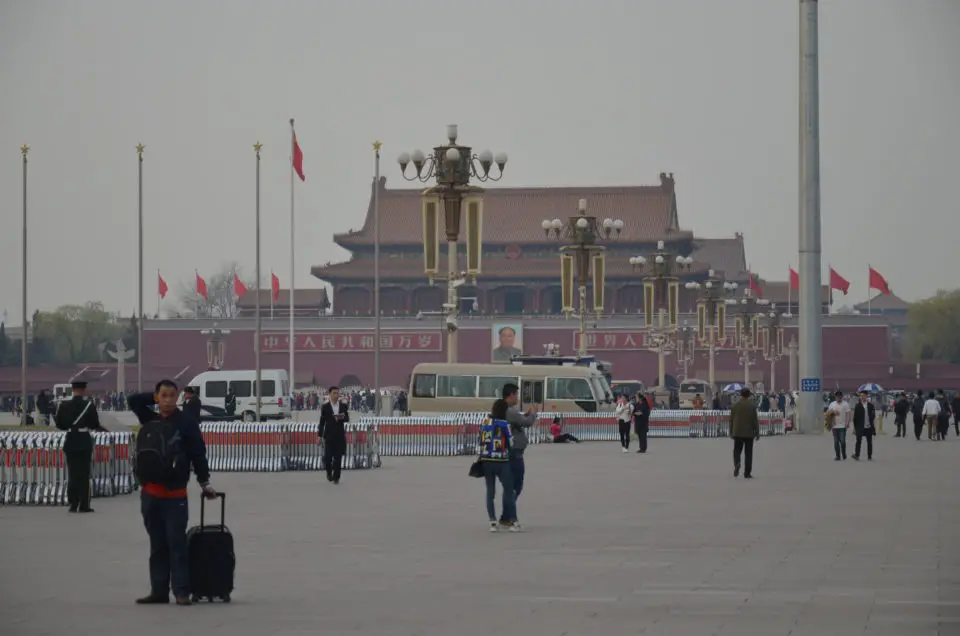 Zu den Peking Sehenswürdigkeiten zählt auch der Tiananmen bzw. Platz des Himmlischen Friedens.
