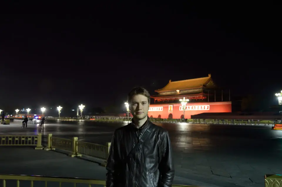 Dank meines Transitvisums für China konnte ich vor dem Tor des Himmlischen Friedens posieren.