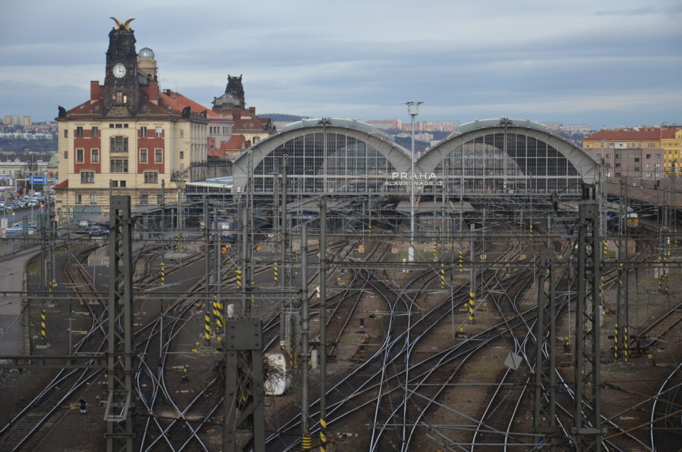 Günstig Bahn fahren: Mit dem Sparpreis Europa kannst du z. B. auch günstig nach Prag fahren.