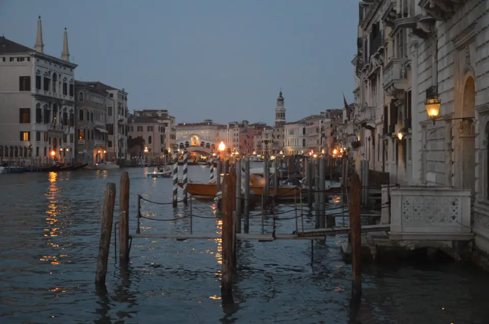 In meinen Venedig Geheimtipps nenne ich dir auch Touren, die dich nicht nur zu den Standardsehenswürdigkeiten führen.