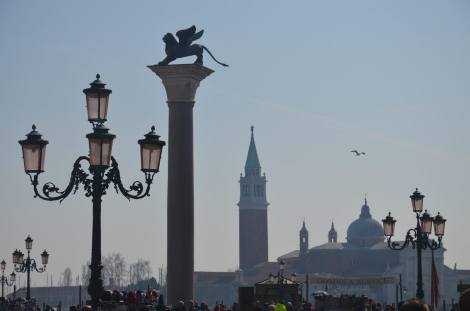 Zu den Venedig Sehenswürdigkeiten zählt auch der Blick vom Markusplatz Richtung San Giorgio Maggiore.
