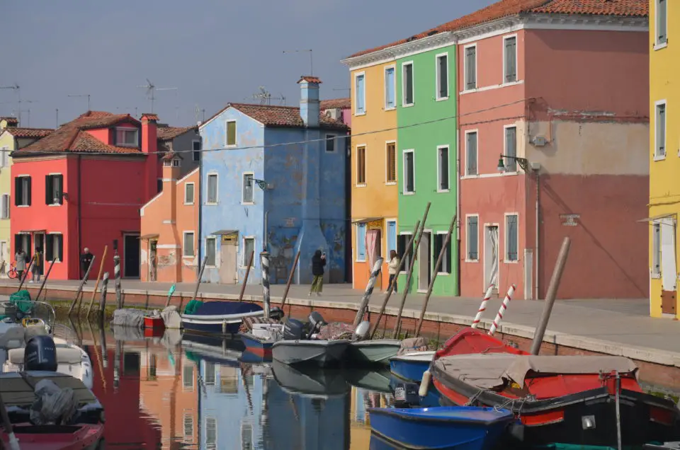 Zu Venedig Reisetipps gehören auch Hinweise zu guten Touren, die dich u. a. nach Burano führen könnten.