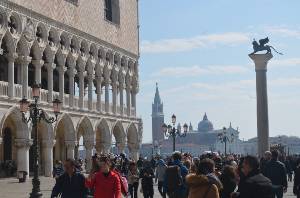 In der Venedig Sehenswürdigkeiten Route sollte der Dogenpalast eine wichtige Station sein.