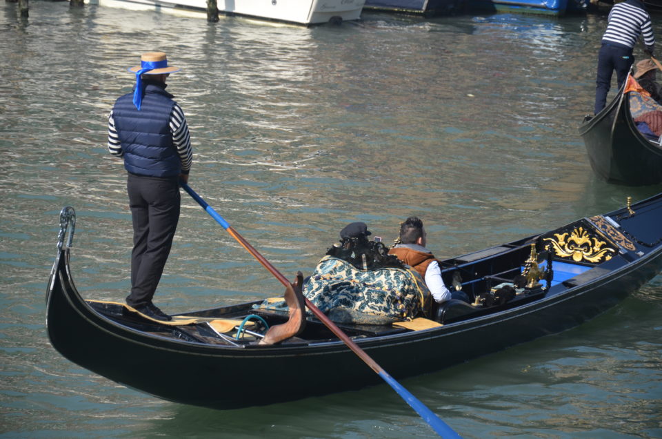Venedig Reisetipps wären unvollständig ohne Infos zu den extrem beliebten Gondelfahrten.