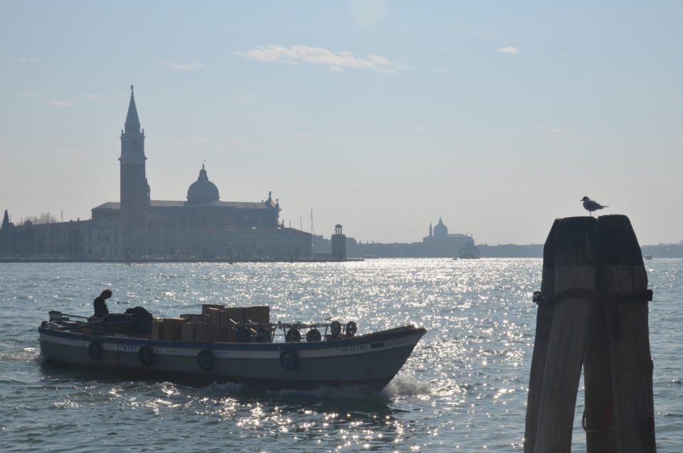 Die Venedig Sehenswürdigkeiten lassen sich teils auch gut per Boot ansteuern.