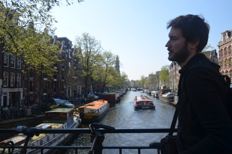 Einer meiner wichtigsten Amsterdam Reisetipps: Die Stadt lässt sich am besten zu Fuß erkunden.