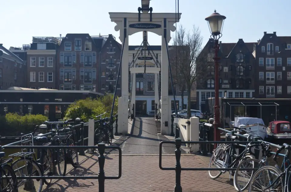 Auch in Amsterdams Zentrum lassen sich geheime Ecken abseits der Touristenmassen finden.
