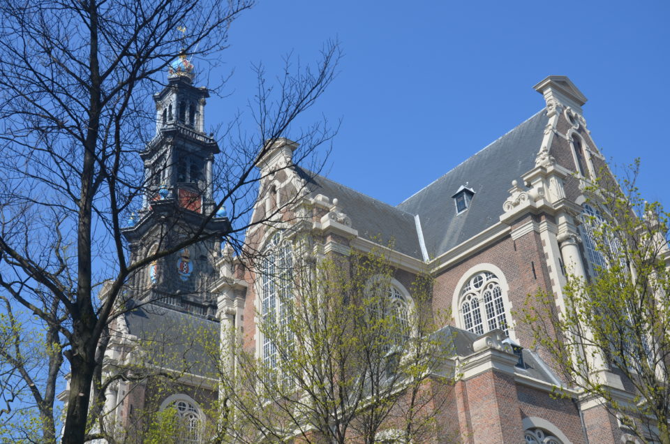 Wenn du die Amsterdam Sehenswürdigkeiten zu Fuß erkundest, solltest du auch bei der Westerkerk vorbeischauen.