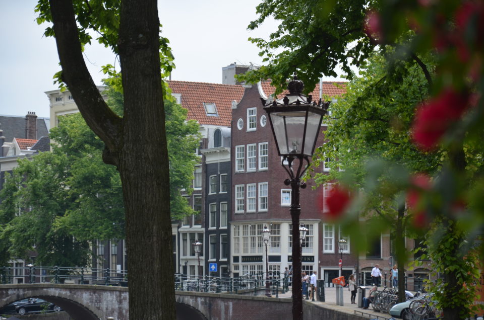 Wo übernachten in Amsterdam? Der schöne Grachtengürtel bietet sich auf jeden Fall an.