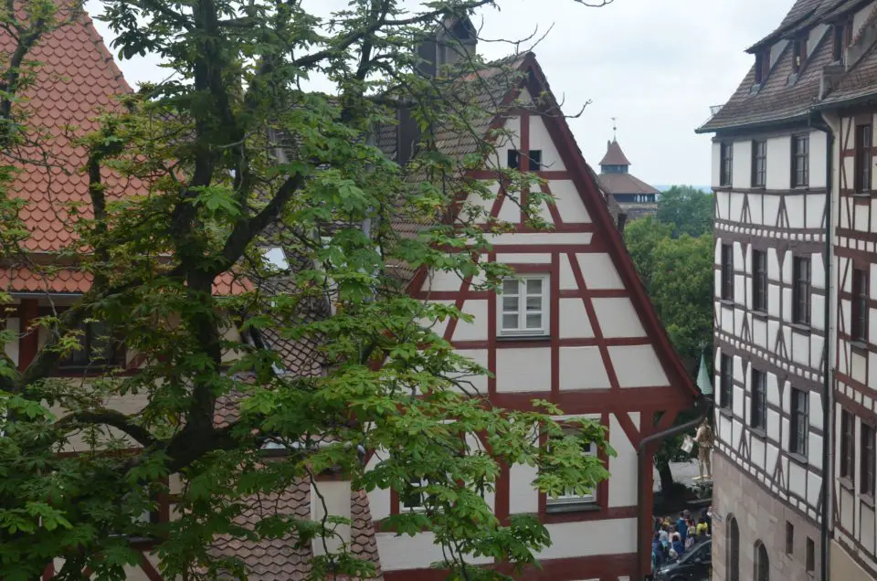 Bei einem Nürnberg Sehenswürdigkeiten Rundgang führen große Teile durch die Altstadt mit ihren Fachwerkbauten.