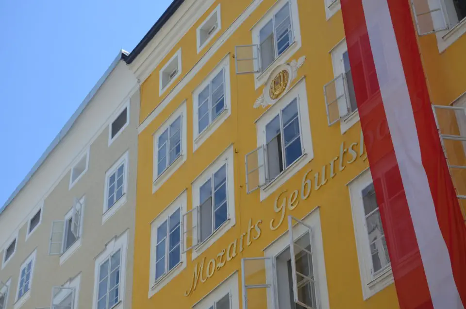 Zu den Salzburg Sehenswürdigkeiten gehört natürlich auch Mozarts Geburtshaus in der Getreidegasse.