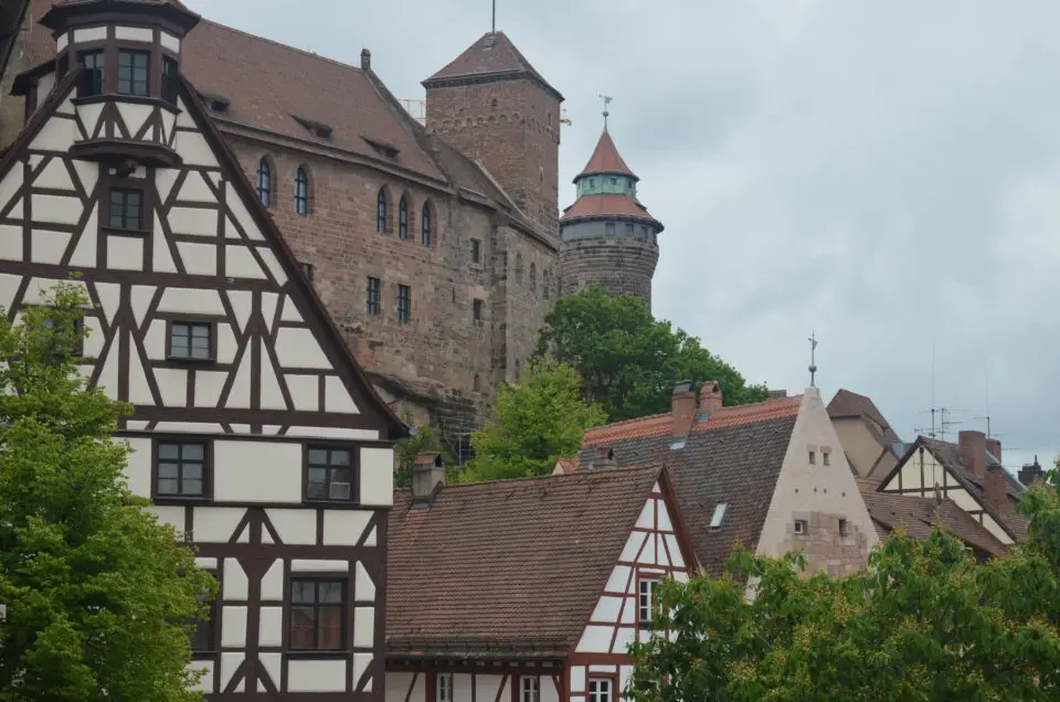 Die bekannteste unter den Nürnberg Sehenswürdigkeiten ist die Kaiserburg.