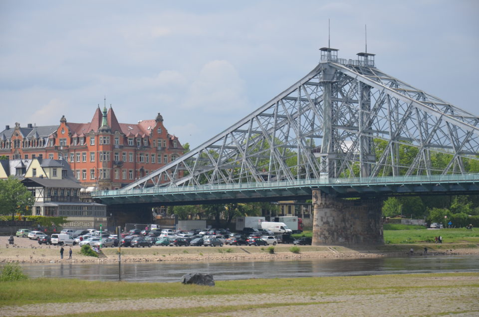 Bei den Dresden Reisetipps können auch Infos zu Schifffahrten auf der Elbe - wie z. B. zum Blauen Wunder - nicht schaden.