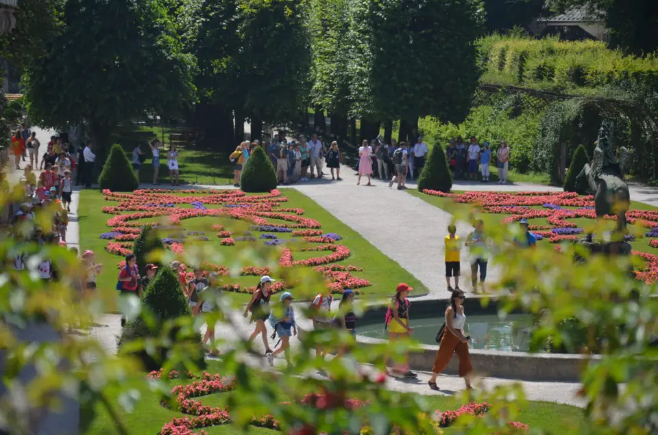 Zu den Salzburg Sehenswürdigkeiten gehört der wunderschöne Mirabellgarten.