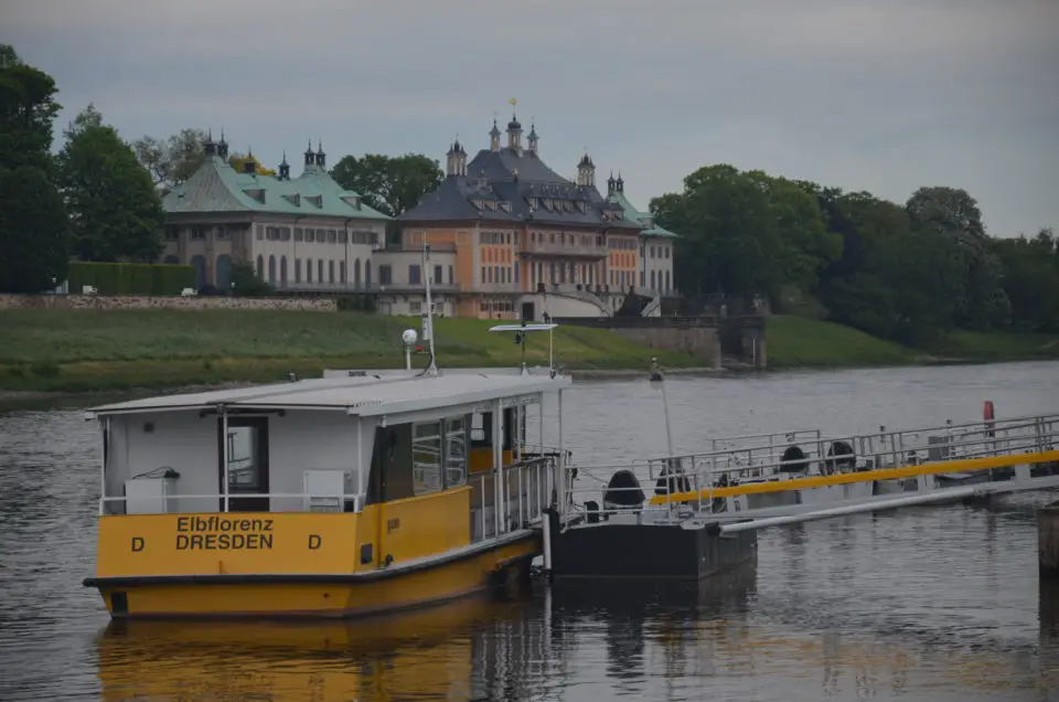Dresden Reisetipps: Zum Nahverkehrsnetz gehören auch drei Elbfähren.