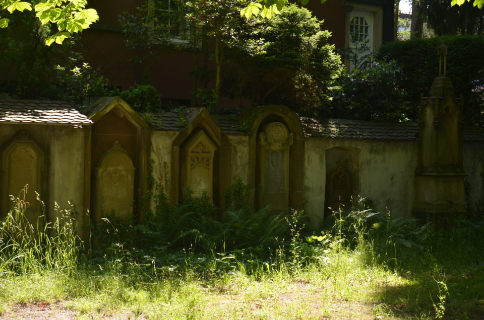 Zu den Freiburg Geheimtipps zählt der Alte Friedhof.