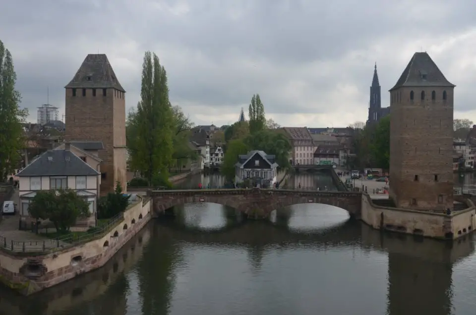 In meinen Straßburg Reisetipps geht es nicht nur um Attraktionen wie die Barrage Vauban, sondern auch um das Parken deines Autos.