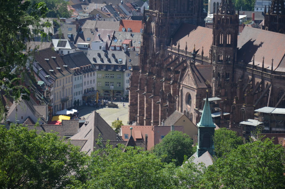 In den Freiburg Sehenswürdigkeiten Rundgang solltest du unbedingt das Münster einbauen.