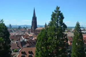Mein Freiburg Sehenswürdigkeiten Rundgang führte mich am Münster vorbei auf den Schlossberg.