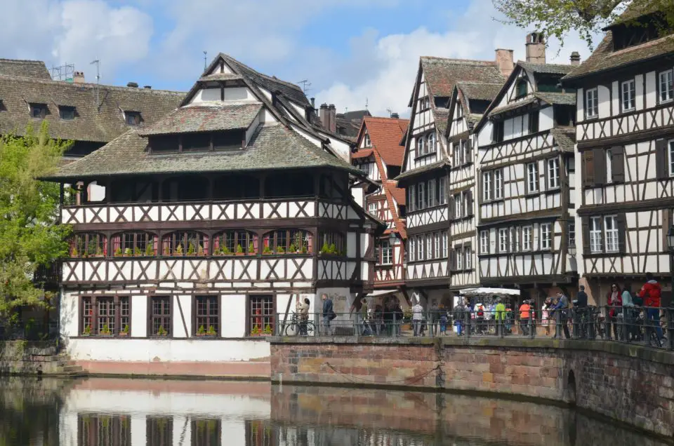 Die wichtigsten Straßburg Reisetipps findest du hier, damit du die Stadt rund um Petite France perfekt erkunden kannst.