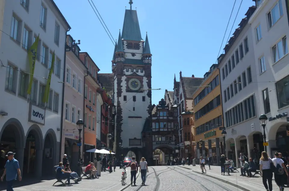 Dein Freiburg Sehenswürdigkeiten Rundgang wird dich auch am Martinstor und über die KaJo führen.