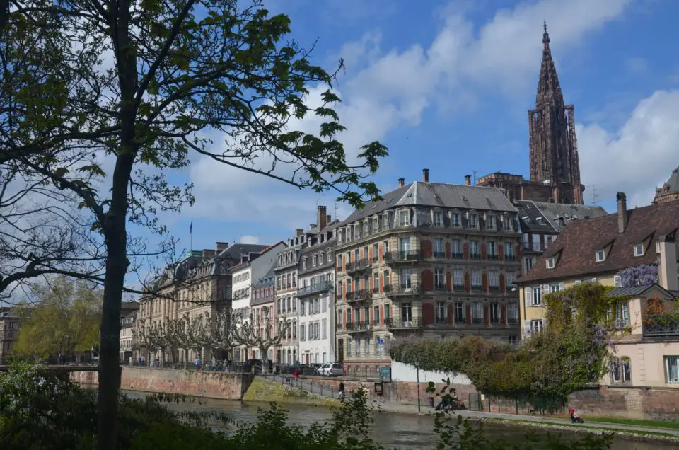 In den Reisetipps für Straßburg nenne ich dir günstige Parkhäuser im Zentrum der Stadt.