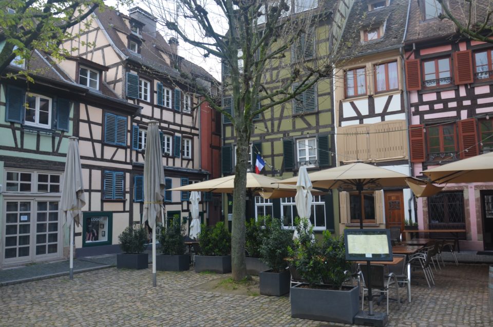 Eine Etappe im Straßburg Sehenswürdigkeiten Stadtrundgang kann auch der Place du Marché Gayot mit seinen Lokalen sein.