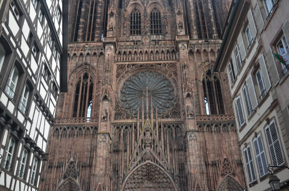 Dein Straßburg Sehenswürdigkeiten Rundgang sollte dich durch die Rue de Mercière zum Münster führen.