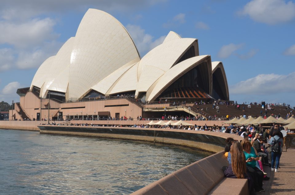 In eine Australien Ostküste Route 3 Wochen gehört auch eines der bekanntesten Gebäude der Welt: das Opernhaus von Sydney.