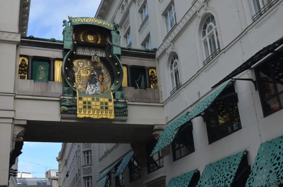 Eine der Wien Sehenswürdigkeiten ist die Ankeruhr am Hohen Markt.